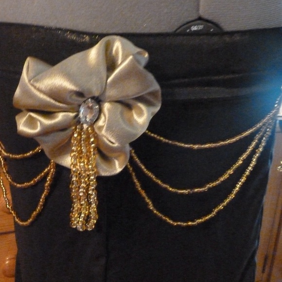 One of Kind Hand Made Belly Dance Costume. 36B cup and 34 Inch Hip. - Picture 5 of 9